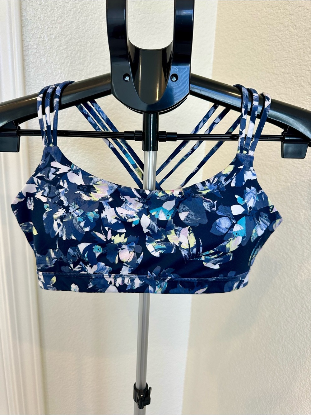 VGUC Women’s GAP Navy Floral Strappy Sports Bra size S